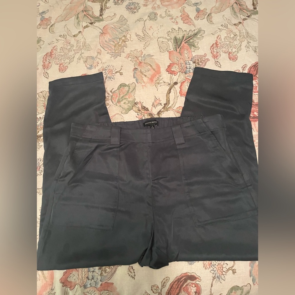 Banana Republic women’s cargo pants elastic waist large gray